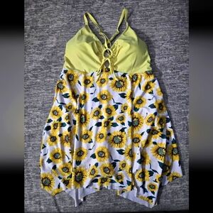 Beautiful 18W Sunflower Swim Dress